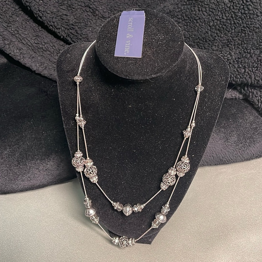 BNWT SCROLL & VINE SILVER TONE FILAGREE & GRAY CRYSTAL DOUBLE LAYER NECKLACE